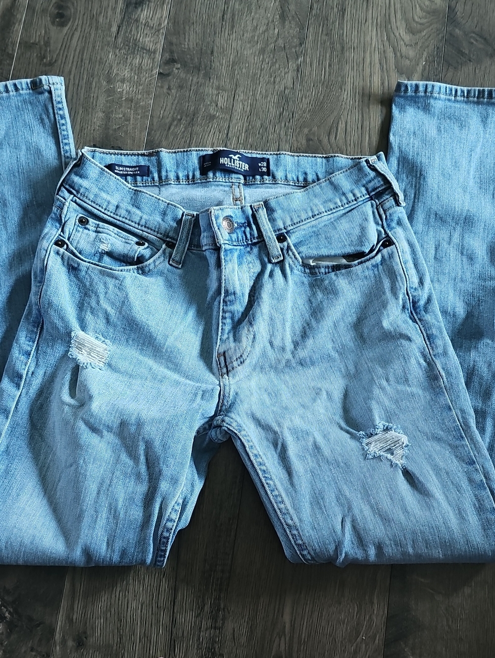 Hollister Jeans Men's Light Wash Distressed Relaxed  Waist 28 X 30 Slim Straight